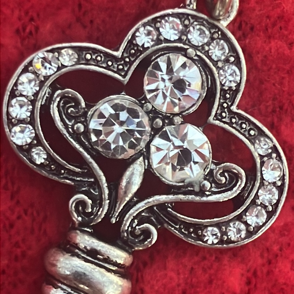 Silver tone Skeleton Key Pendant - Picture 7 of 9